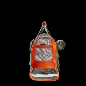 Spray ground pet carrier